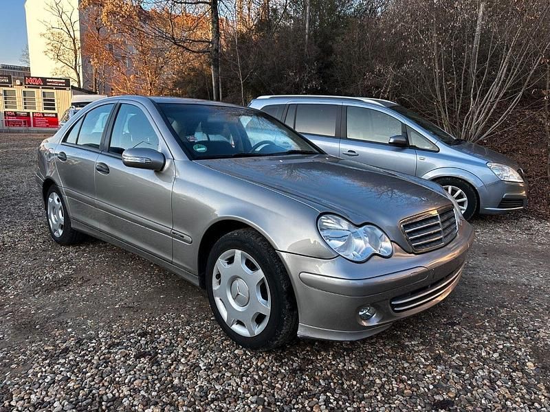 Silber Gebraucht 2004 Mercedes C200 Limousine | 3.950 € (Fairer Preis) - Bild 1/4