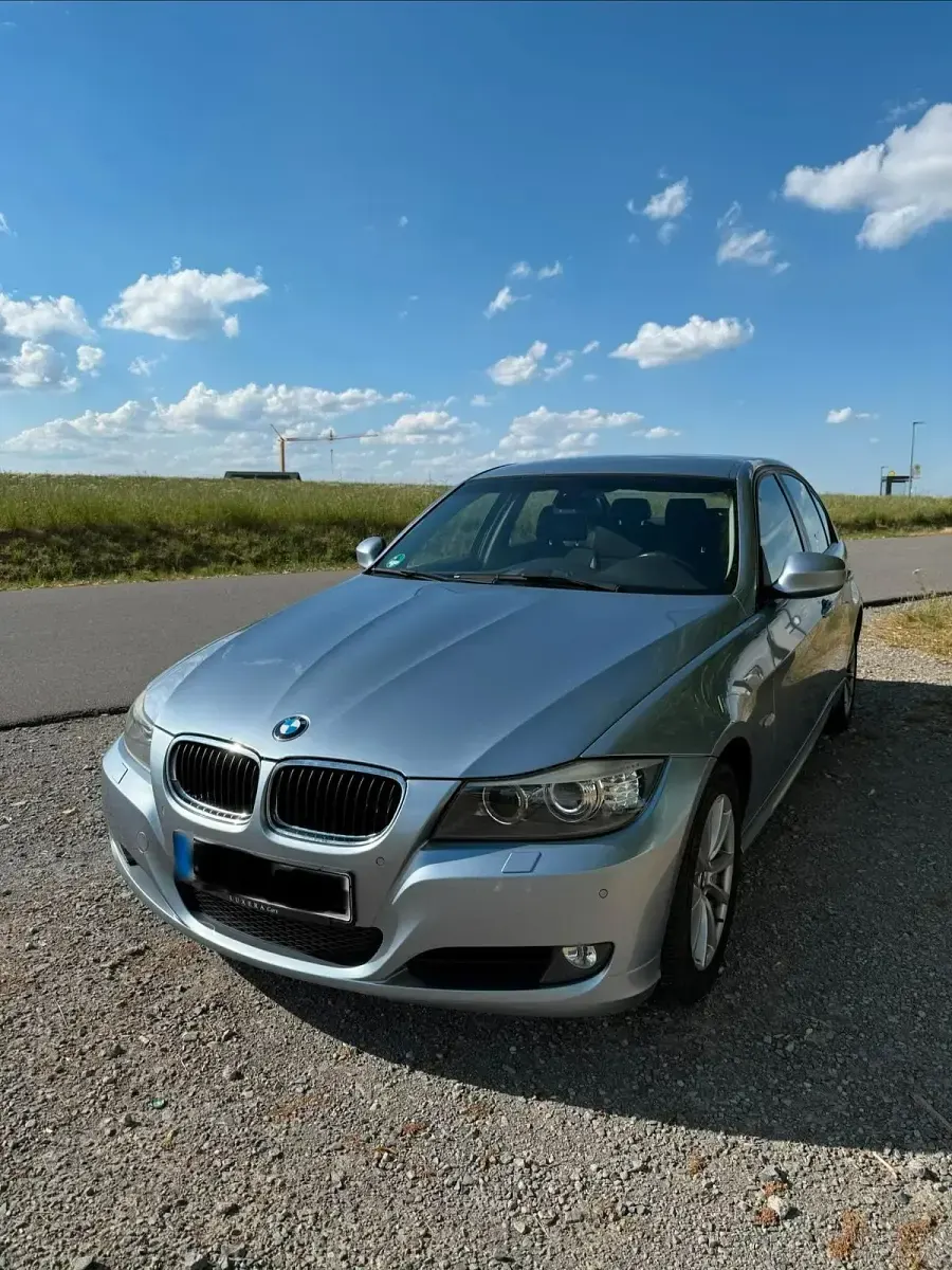 Gebraucht BMW 320 170 PS (125 kW) 2010 Blau Limousine