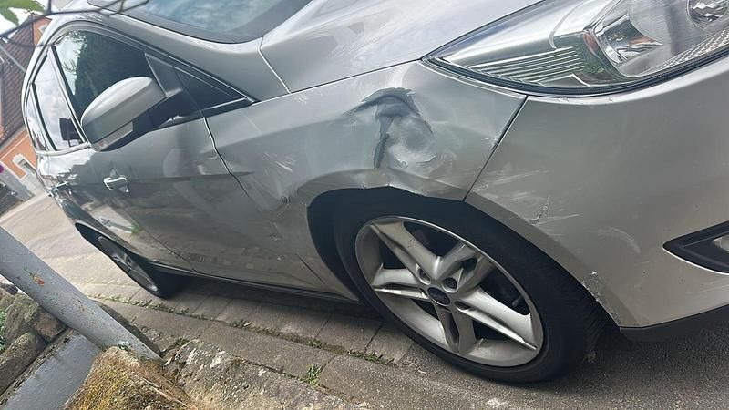 Gebraucht Ford Focus 150 PS (110 kW) 2016 Silber Kombi