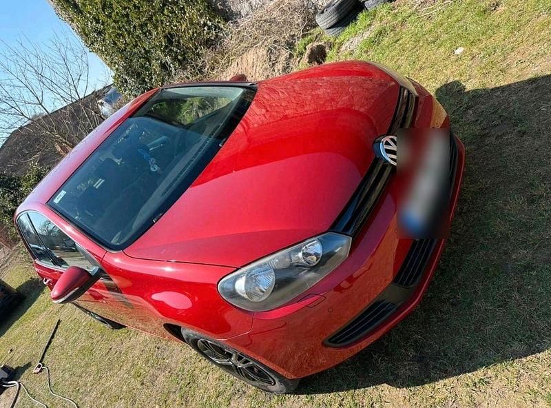 Gebraucht VW Golf VI Comfortline 105 PS (77 kW) 2011 Rot Kleinwagen