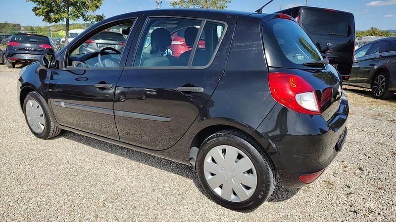 Gebraucht Renault Clio III Expression 75 PS (55 kW) 2010 Schwarz Kleinwagen