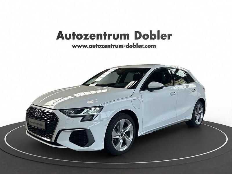 Weiß Gebraucht 2022 Audi A3 Sportback e-tron S-Line Limousine | 24.440 € (Guter Preis) - Bild 1/4