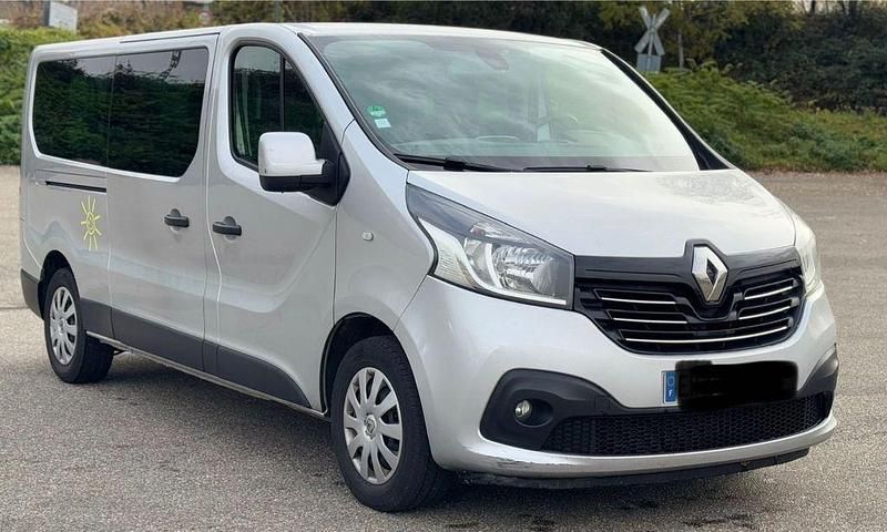 Silber Gebraucht 2015 Renault Trafic Van / Kleinbus | 12.100 € (Teuer) - Bild 1/4