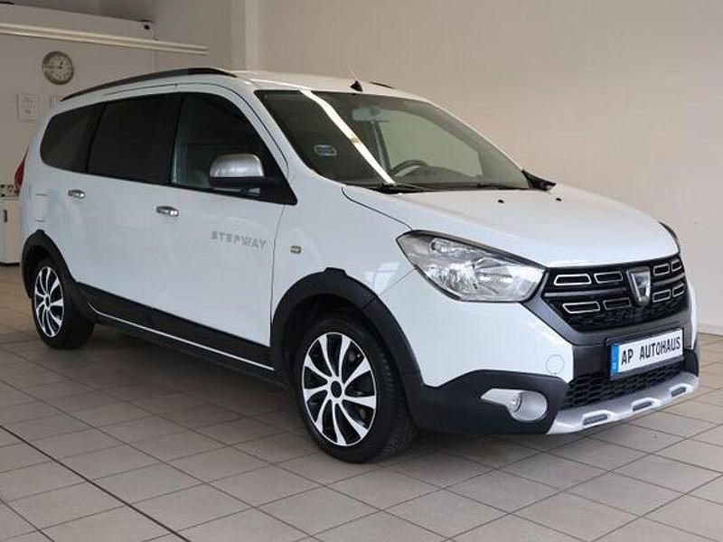 Weiß Gebraucht 2019 Dacia Lodgy Stepway Van / Kleinbus | 11.490 € (Guter Preis) - Bild 1/4