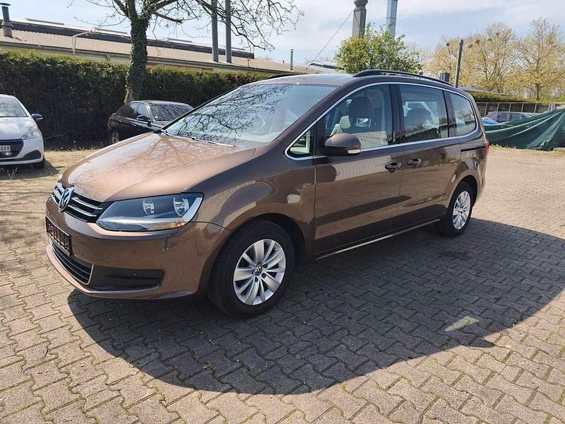 Gebraucht VW Sharan Comfortline 150 PS (110 kW) 2011 Braun Van / Kleinbus