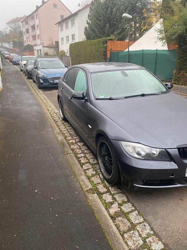 Gebraucht BMW 318 143 PS (105 kW) 2007 Grau Limousine