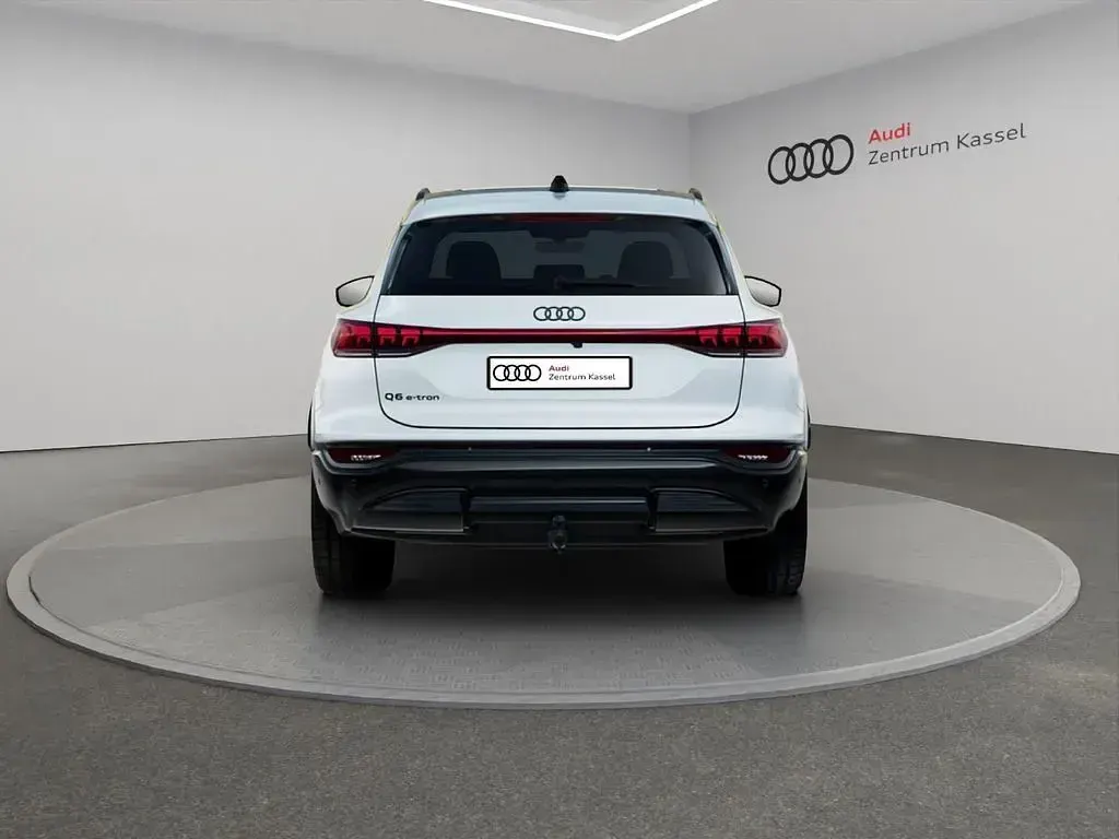 Neu Audi Q6 e-tron S-Line 225 kW (306 PS) 2026 Weiß SUV