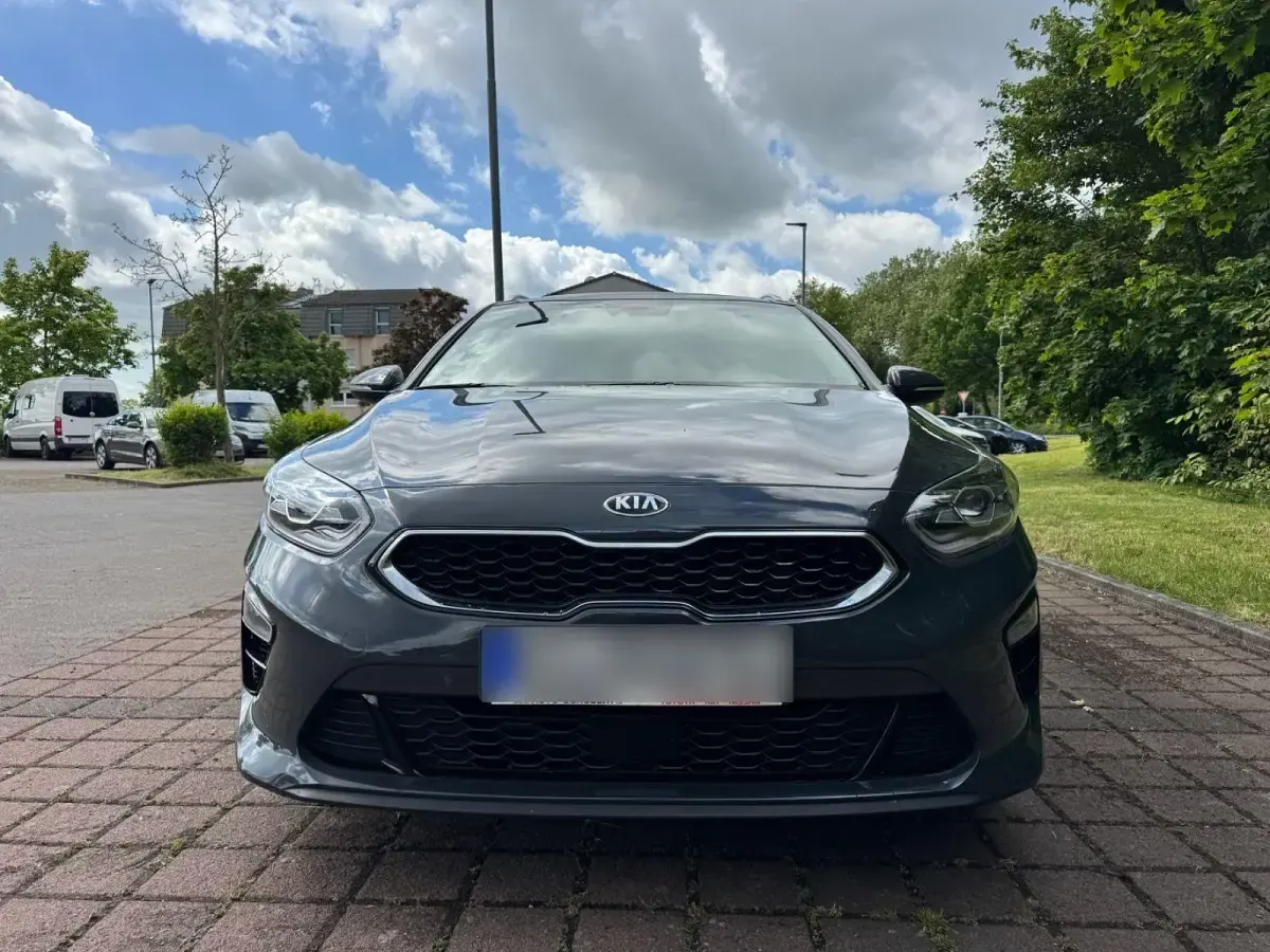 Gebraucht Kia Ceed Sportswagon Platinum Edition 140 PS (102 kW) 2018 Grau Kombi