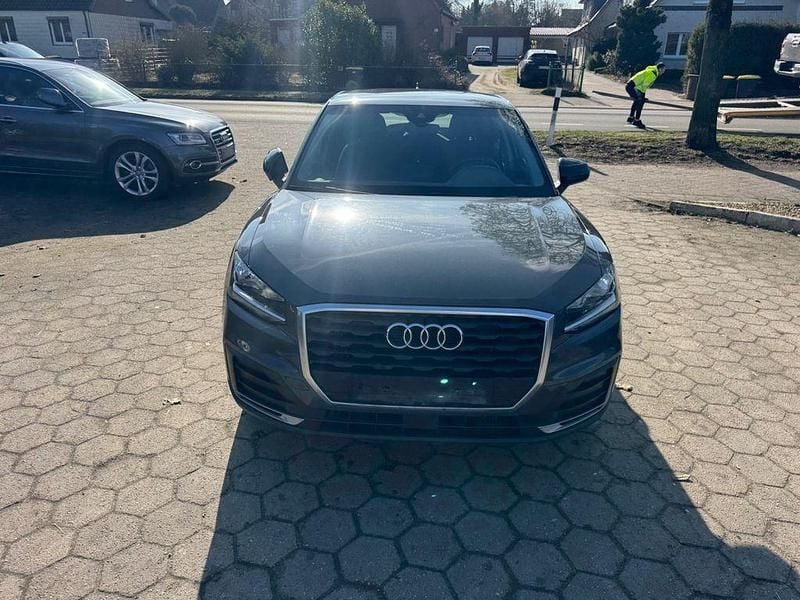 Gebraucht Audi Q2 Basis 116 PS (85 kW) 2017 Grau SUV
