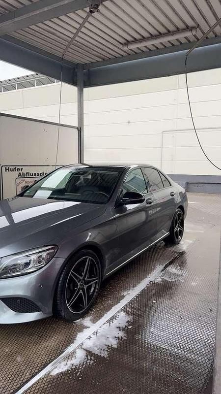 Grau Gebraucht 2019 Mercedes C220 Limousine | 27.000 € (Etwas zu teuer) - Bild 1/4