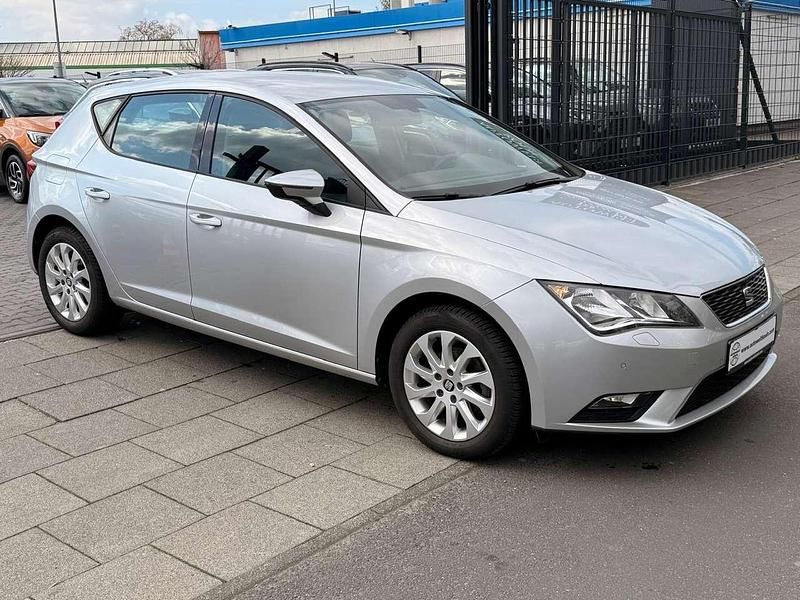 Gebraucht Seat Leon Style 110 PS (80 kW) 2015 "estrella" silber Kleinwagen