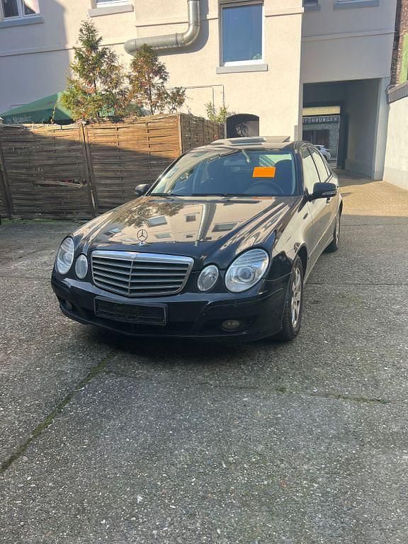 Gebraucht Mercedes E280 Avantgarde 190 PS (139 kW) 2007 Schwarz Limousine