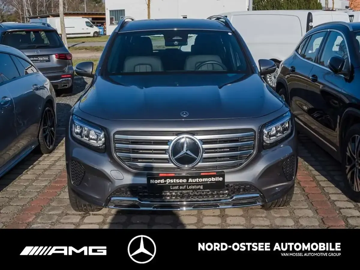 Gebraucht Mercedes GLB220 Progressive 190 PS (139 kW) 2024 Metalliclack mountaingrau SUV