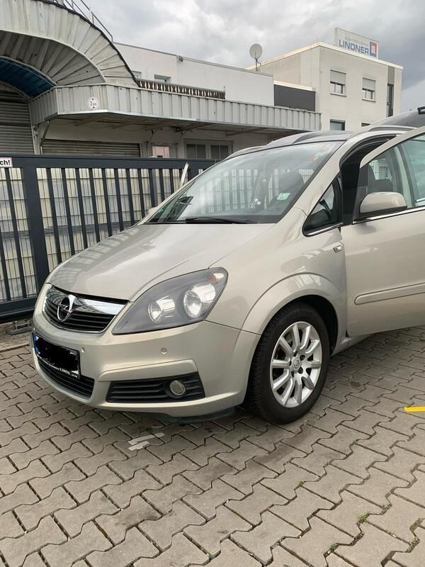 Grau Gebraucht 2005 Opel Zafira Van / Kleinbus | 4.499 € (Etwas zu teuer) - Bild 1/4