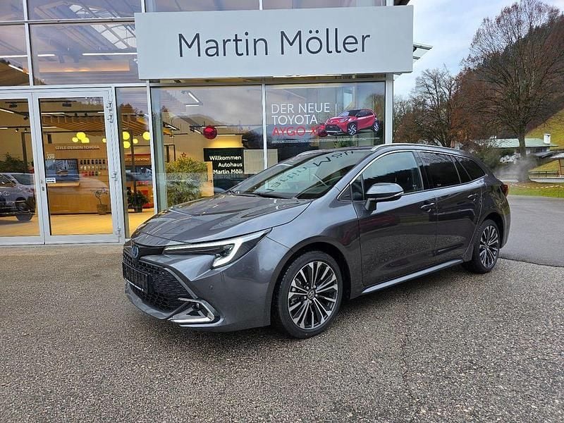 Neu Toyota Corolla 98 PS (72 kW) 2025 Grau Kombi
