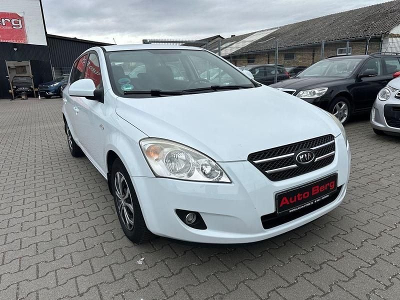 Gebraucht Kia Ceed 109 PS (80 kW) 2009 Weiß Kleinwagen