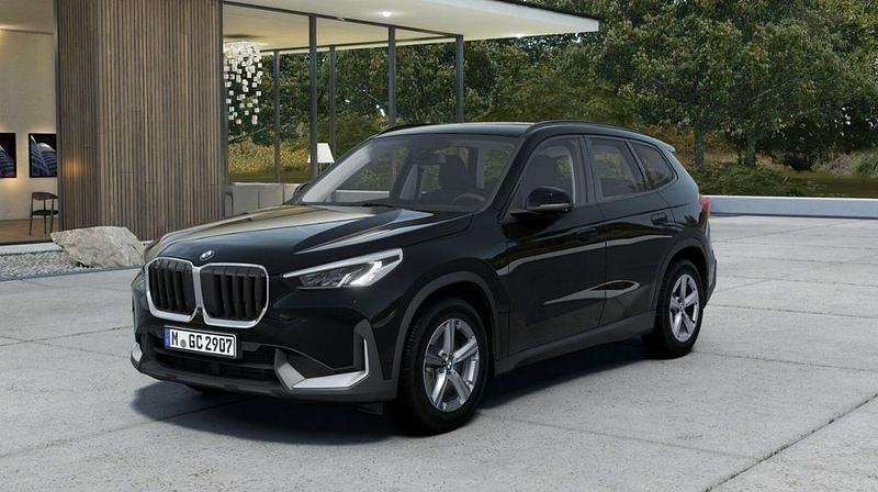 Schwarz uni Neu 2025 BMW X1 SUV | 37.990 € - Bild 1/4