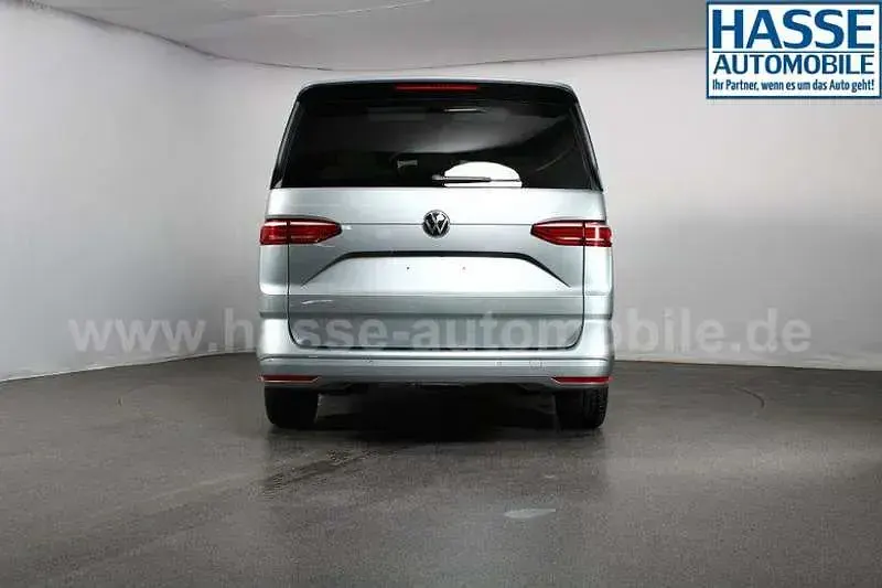 Gebraucht VW Multivan Life 150 PS (110 kW) 2024 Silber Van / Kleinbus