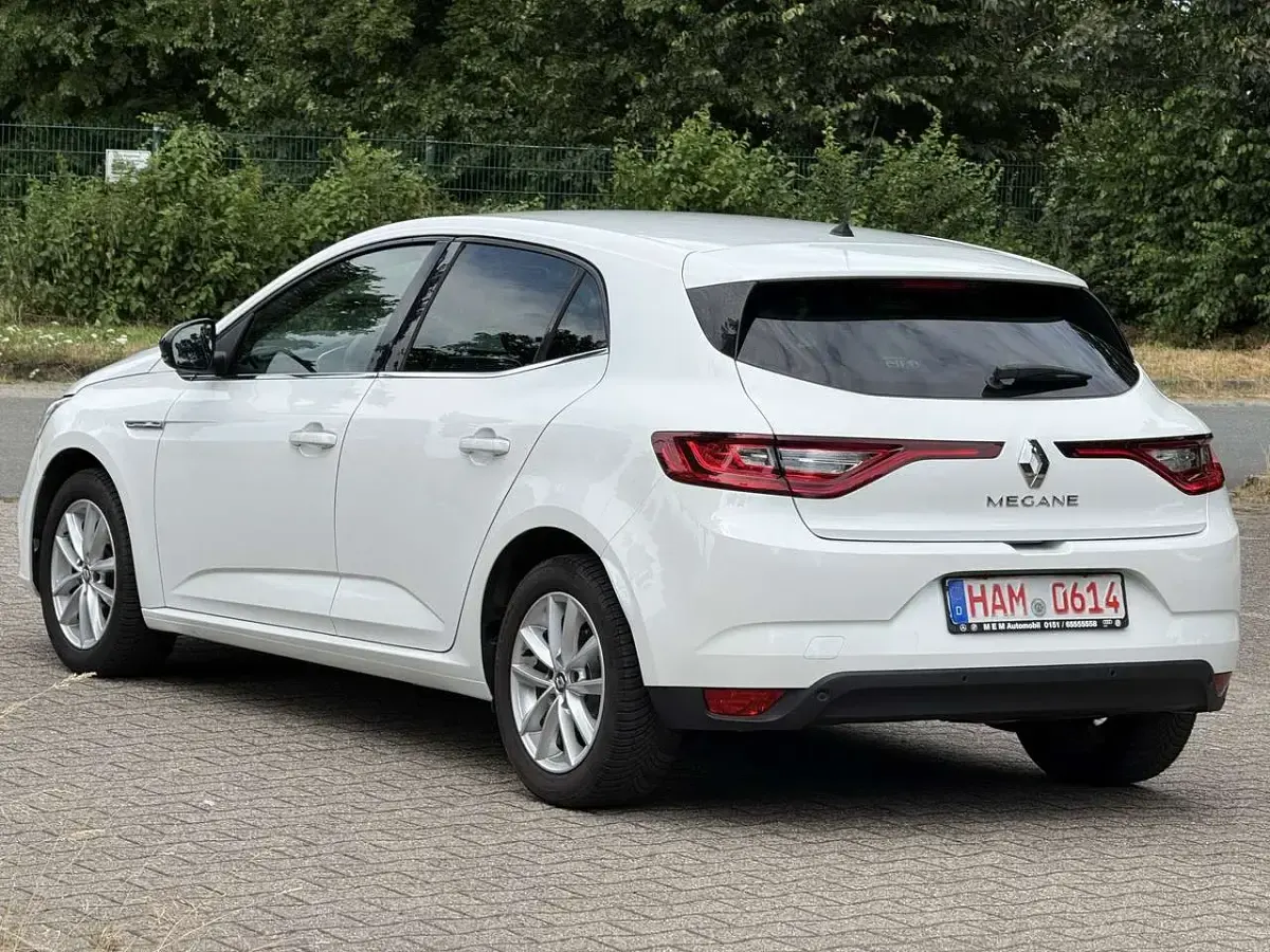Gebraucht Renault Mégane IV LIMITED 110 PS (80 kW) 2018 Weiss "nacre" Limousine