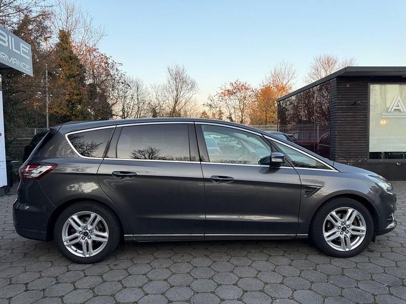 Gebraucht Ford S-MAX Titanium 239 PS (175 kW) 2017 Grau Van / Kleinbus