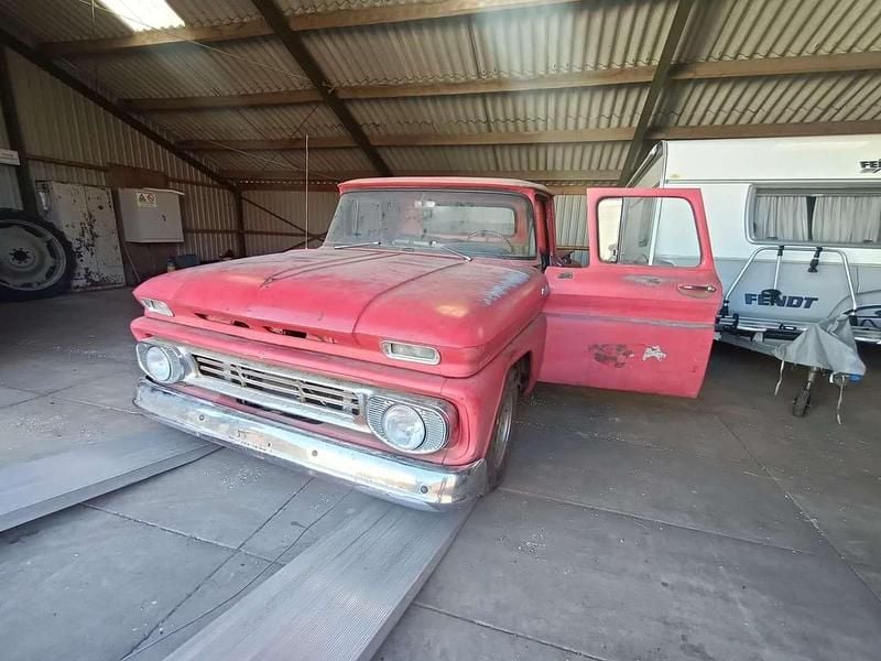 Rot Gebraucht 1961 Chevrolet C10 SUV | 15.000 € - Bild 1/4
