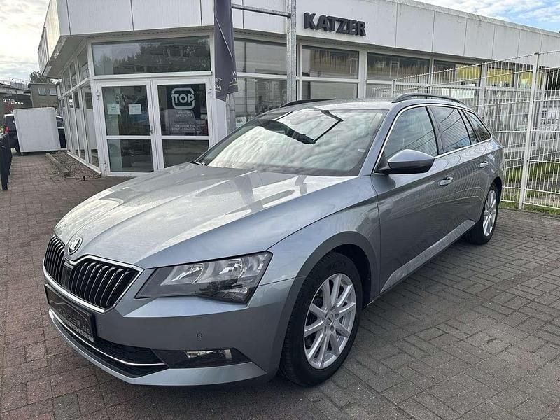 Empiregrau Gebraucht 2018 Skoda Superb Ambition Kombi | 11.500 € (Fairer Preis) - Bild 1/4