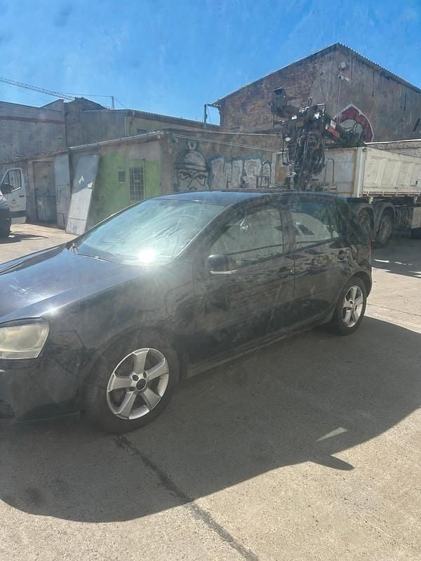 Second-hand VW Golf V 105 CP (77 kW) 2004 Negru Hatchback