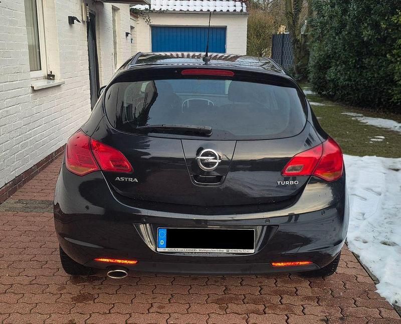 Gebraucht Opel Astra Selection 140 PS (102 kW) 2012 Schwarz Limousine