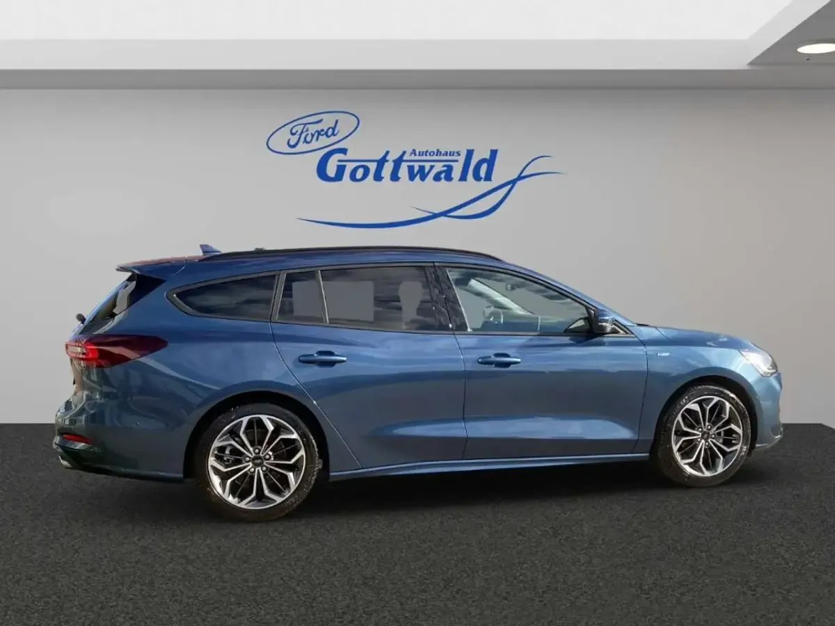 Gebraucht Ford Focus ST-Line X 155 PS (114 kW) 2026 Chromablau metallic Kombi