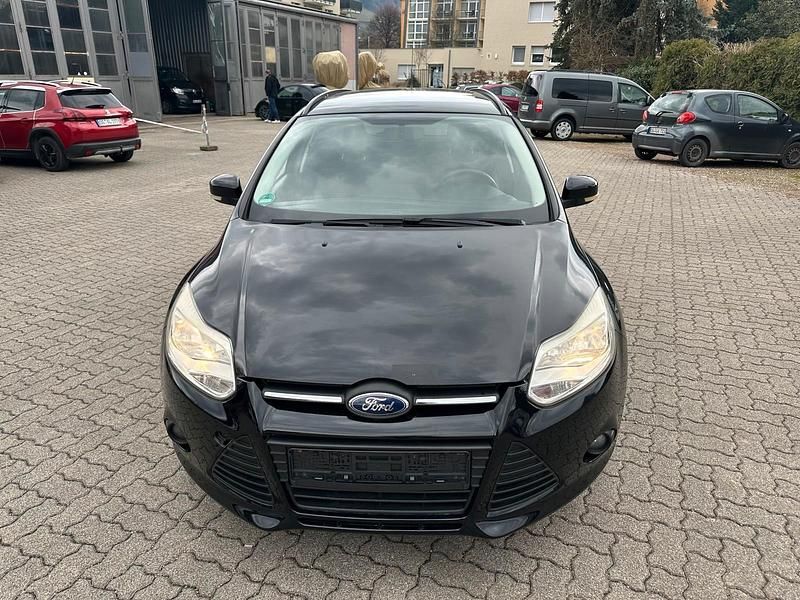 Gebraucht Ford Focus 125 PS (91 kW) 2014 Schwarz Kombi