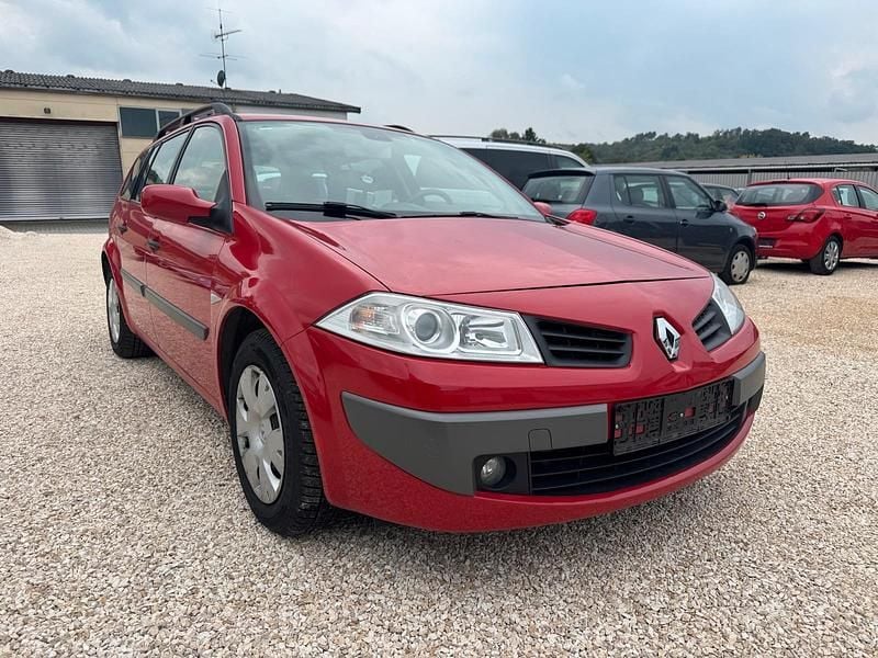 Rot Gebraucht 2007 Renault Mégane GrandTour Kombi | 3.490 € (Teuer) - Bild 1/4