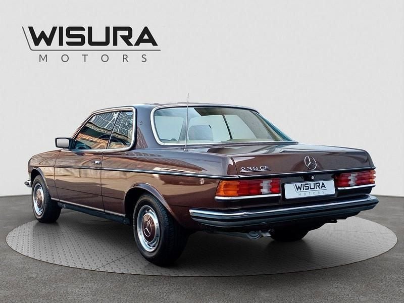 Gebraucht Mercedes 230 136 PS (100 kW) 1982 Braun Limousine