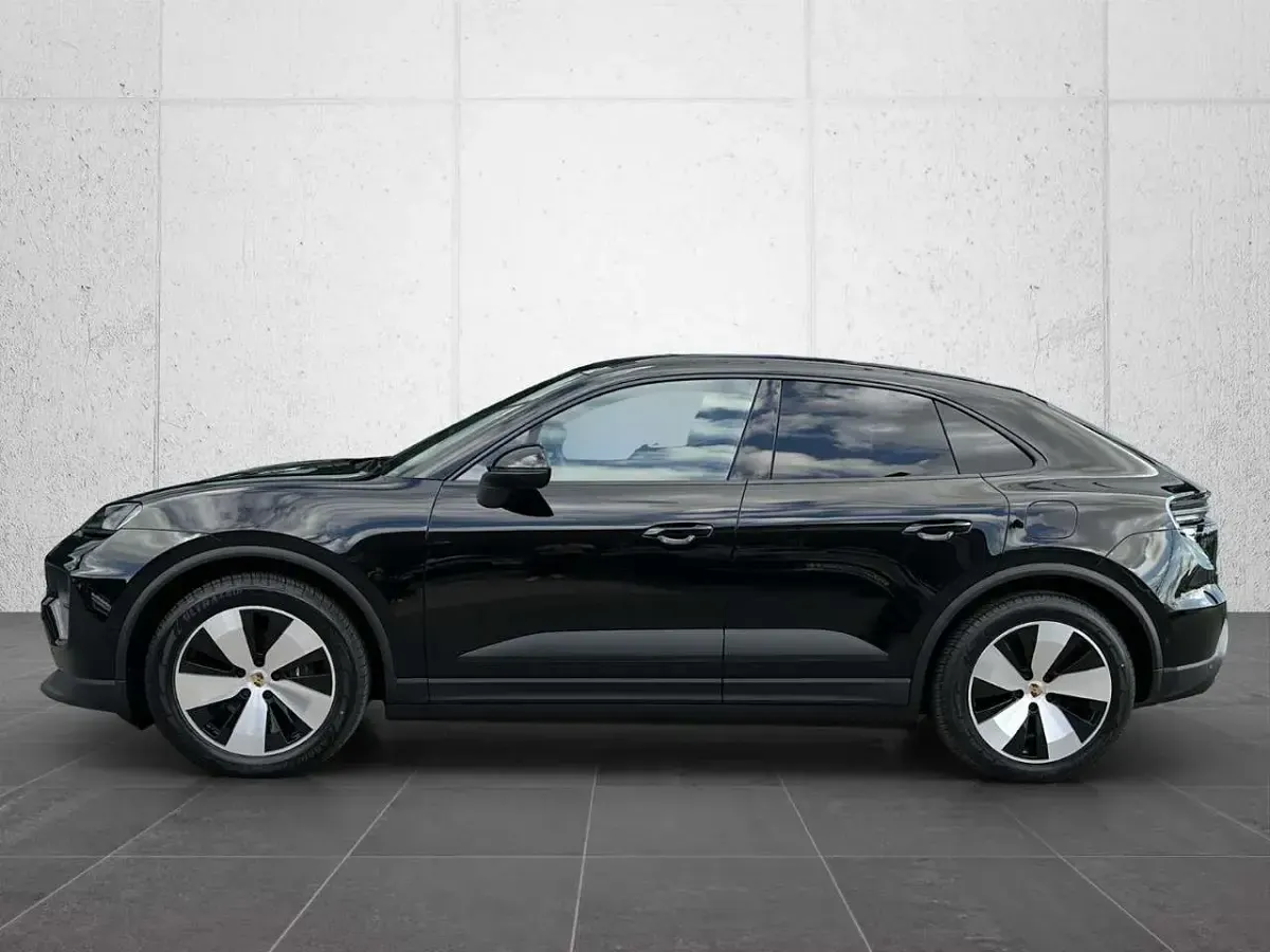 Używany Porsche Macan 264 kW (360 KM) 2025 Czarny SUV