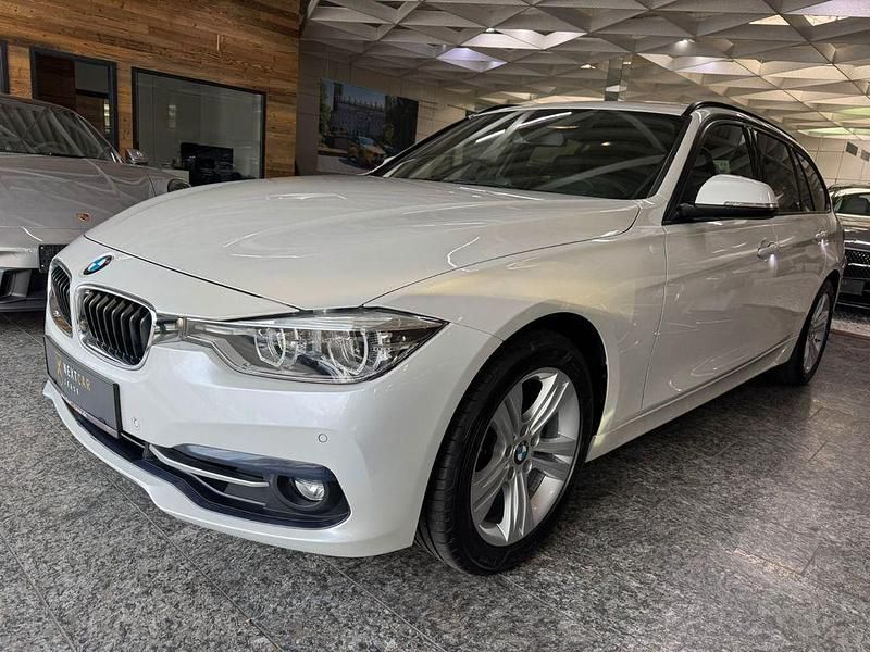 Weiß Gebraucht 2017 BMW 320 Sport Line Limousine | 15.990 € (Guter Preis) - Bild 1/4