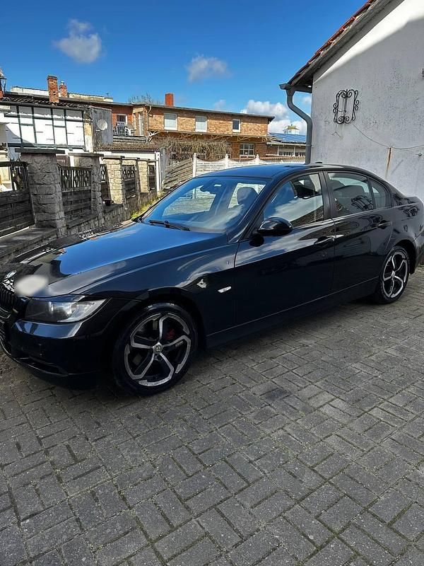 Gebraucht BMW 320 177 PS (130 kW) 2007 Schwarz Limousine