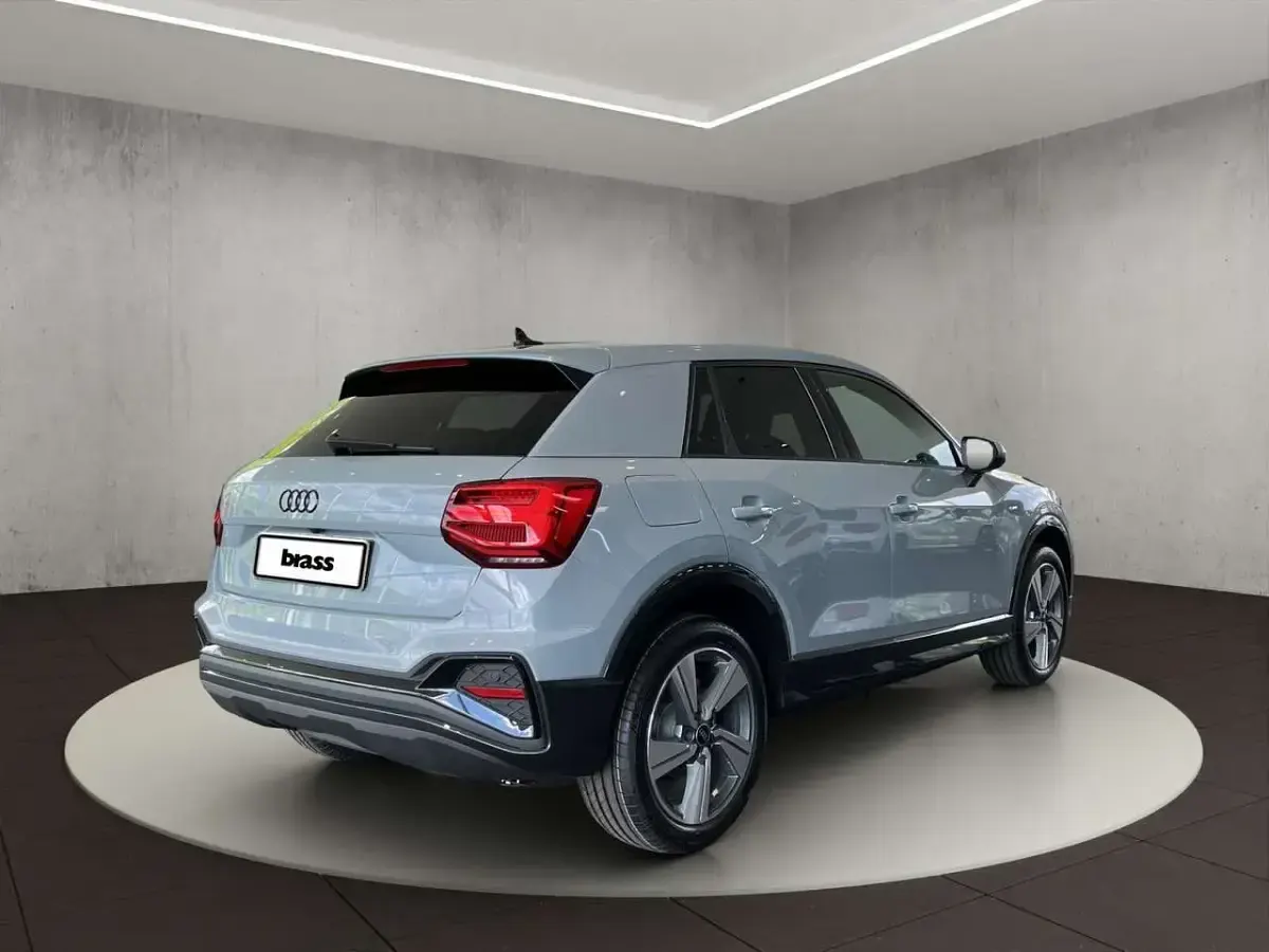 Neu Audi Q2 S-Line 150 PS (110 kW) 2026 Pfeilgrau perleffekt SUV