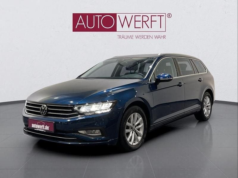 Gebraucht VW Passat Business 150 PS (110 kW) 2023 Blau Kombi