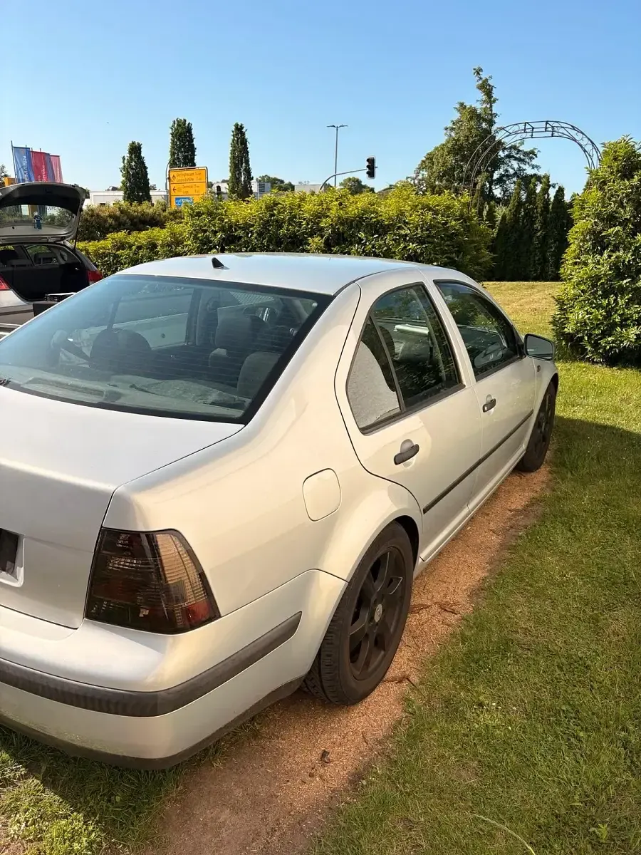 Gebraucht VW Bora 101 PS (74 kW) 1999 Silber Limousine