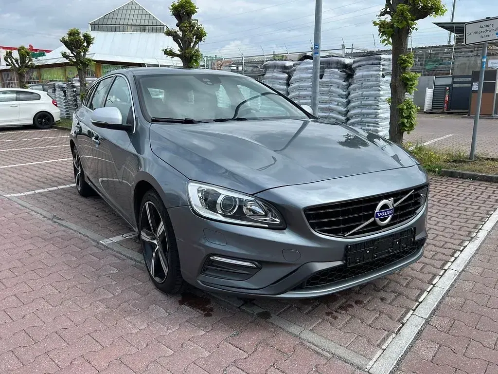 Gebraucht Volvo V60 R-Design 190 PS (139 kW) 2019 Grau Kombi