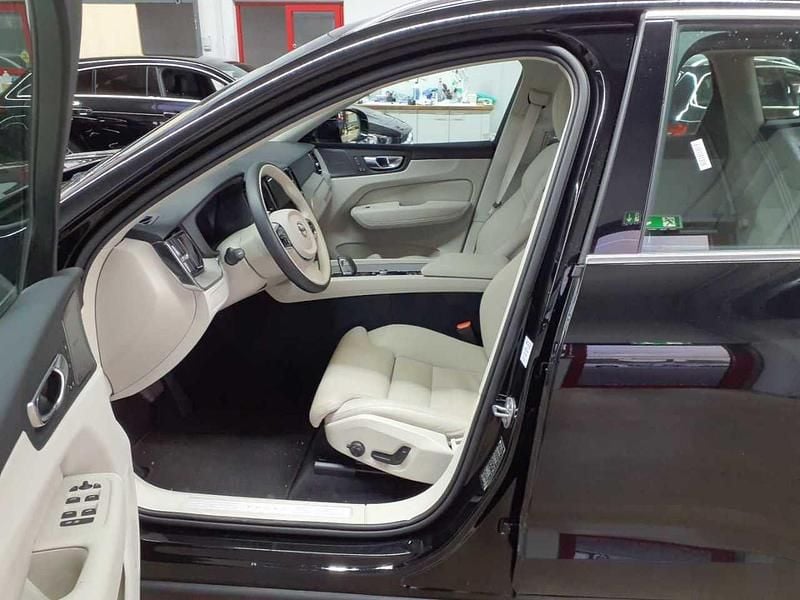 Gebraucht Volvo XC60 Plus 197 PS (144 kW) 2023 Black stone SUV