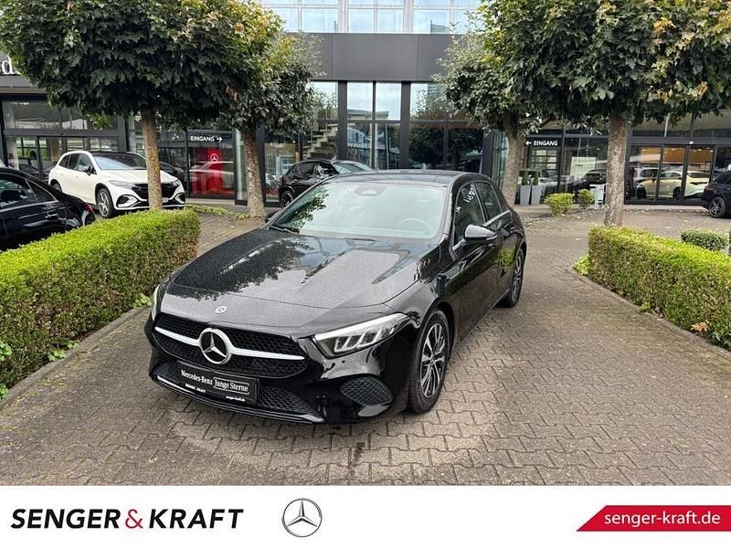 Schwarz Gebraucht 2024 Mercedes A180 Limousine | 25.730 € (Guter Preis) - Bild 1/4