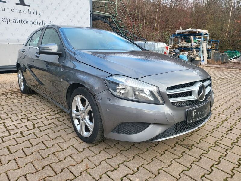 Gebraucht Mercedes A180 122 PS (89 kW) 2013 Grau Kleinwagen