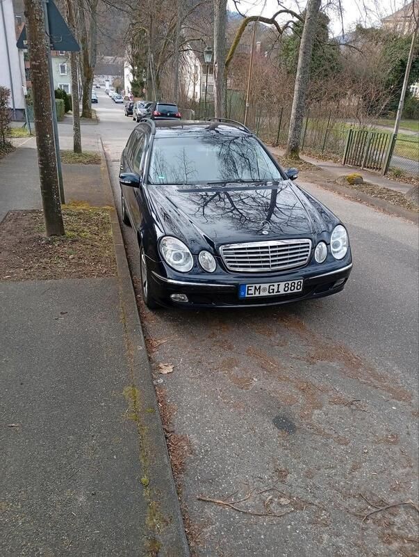 Blau Gebraucht 2004 Mercedes E220 Elegance Kombi | 6.100 € (Teuer) - Bild 1/4