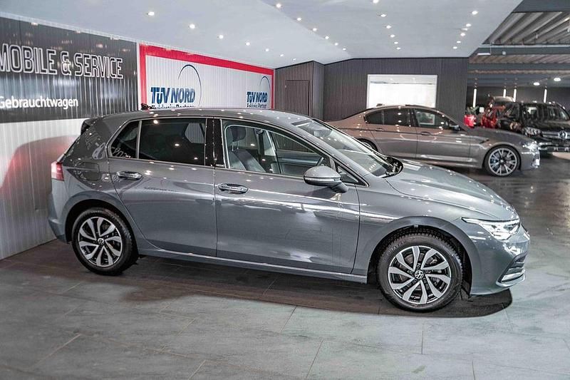 Gebraucht VW Golf VIII Active 150 PS (110 kW) 2021 Grau Limousine
