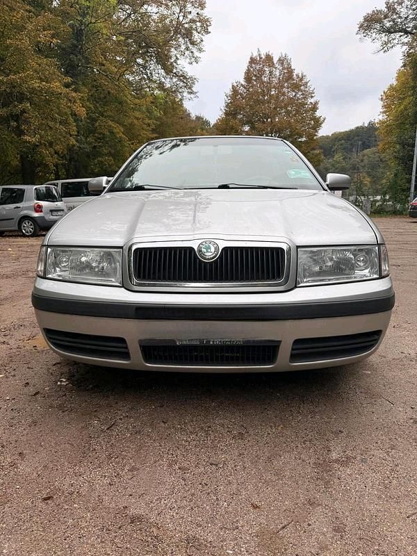 Silber Gebraucht 2006 Skoda Octavia Limousine | 1.899 € (Superpreis) - Bild 1/4