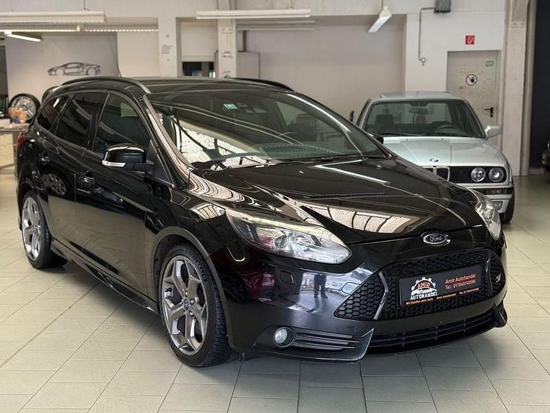 Gebraucht Ford Focus ST 250 PS (183 kW) 2013 Schwarz Limousine