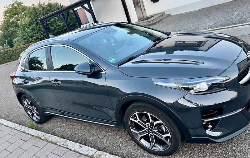 Grau Gebraucht 2022 Kia XCeed 2 SUV | 22.999 € (Teuer) - Bild 1/4