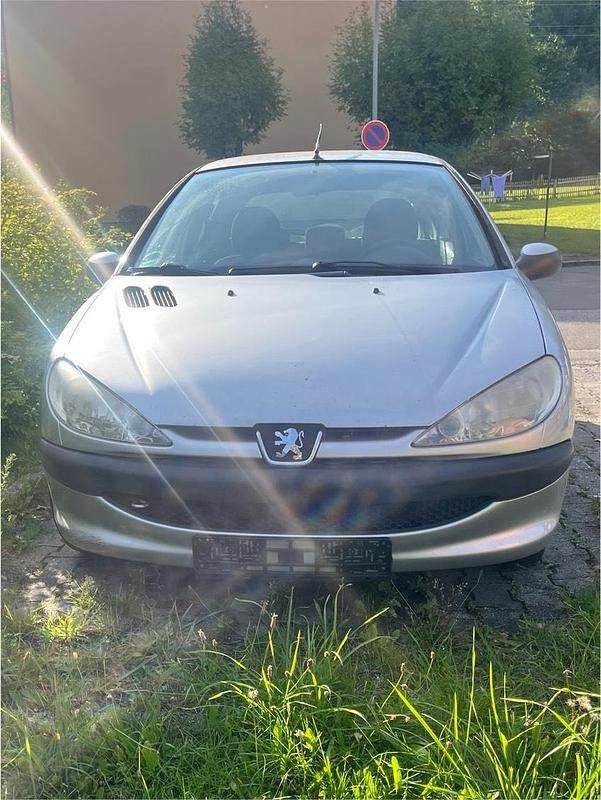 Silber Gebraucht 2001 Peugeot 206 Kleinwagen | 500 € (Superpreis) - Bild 1/4