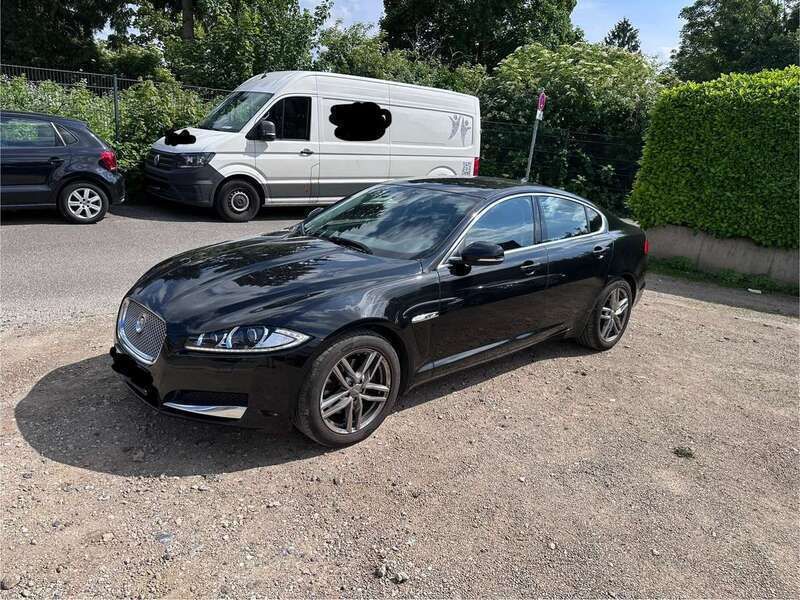 Schwarz Gebraucht 2013 Jaguar XF Limousine | 10.000 € (Teuer) - Bild 1/4