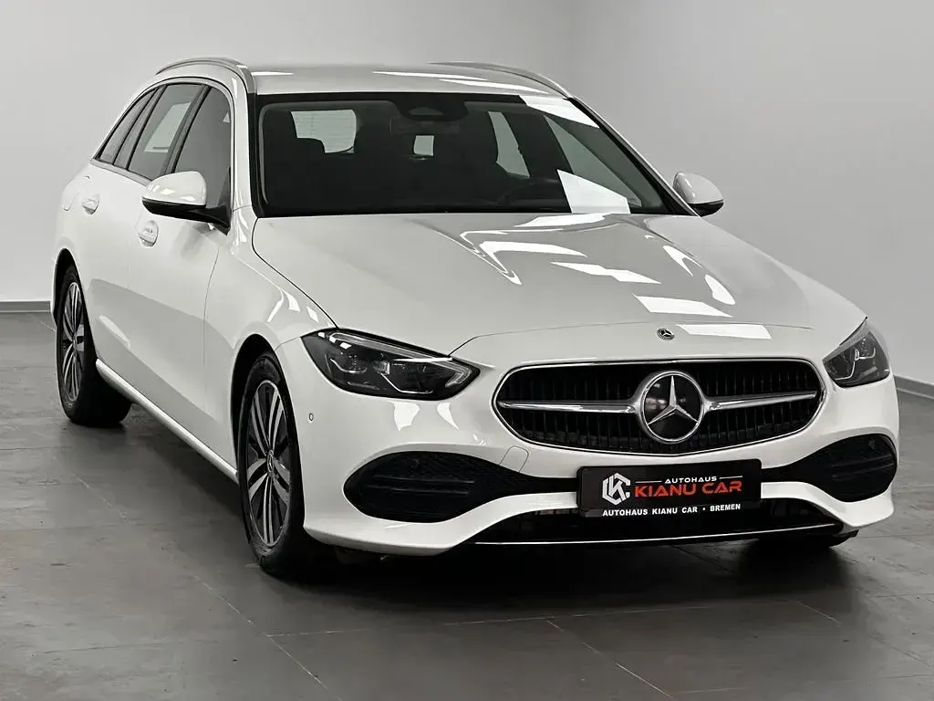 Gebraucht Mercedes 220 Avantgarde 200 PS (147 kW) 2022 Weiß Limousine